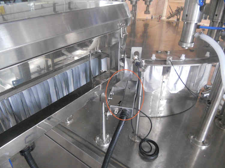 Some basic knowledge about automatic stand up pouch filling and capping machine