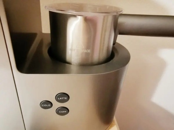 Novice friendly KEURIG K Cup capsule coffee machine simple out of the box hands-on experience evaluation